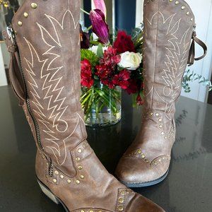 Brown, Western style boot with chunky heel, pointed toe, rivets, zipper close